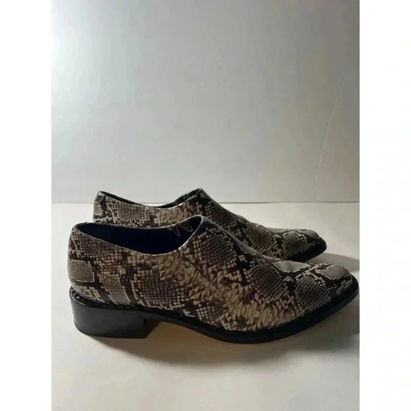 Women’s Snakeskin Pattern Shoes - Picture 4 of 7